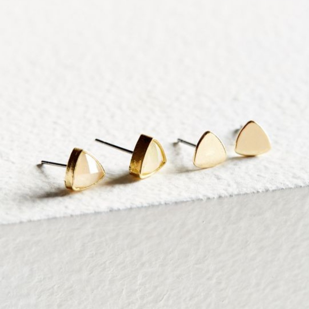 🎉HP🎉 🧿 UO Set of 2 Triangle Stud Earrings 🔺️🔻